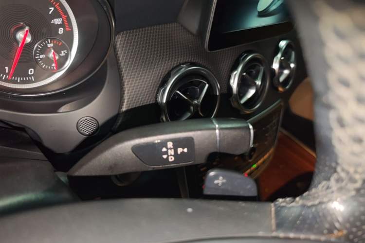 Used Mercedes-Benz GLA 2017 GLA 220 4MATIC Fashion Model Gear Lever