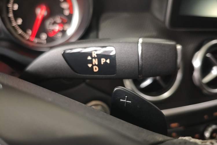 Used Mercedes-Benz GLA 2017 GLA 200 Fashion Model Gear Lever