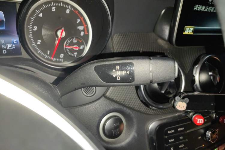 Used Mercedes-Benz GLA 2017 GLA 220 4MATIC Fashion Model Gear Lever