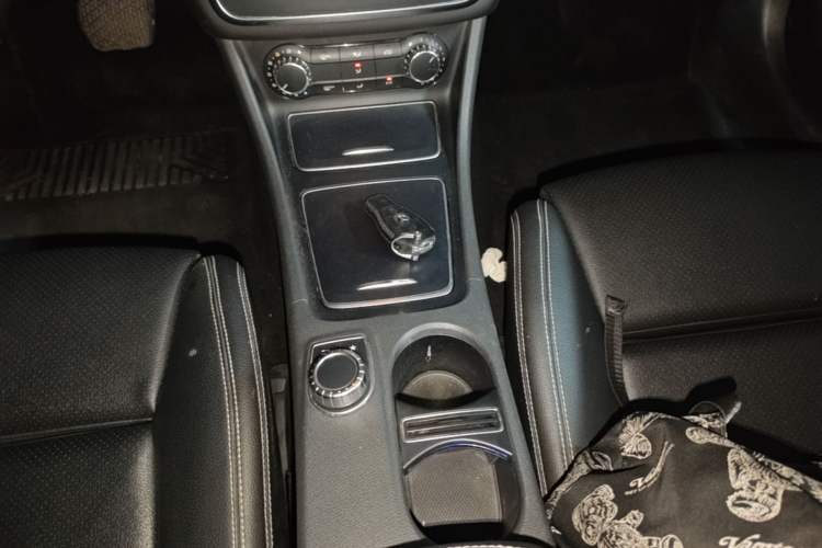 Used Mercedes-Benz GLA 2017 GLA 200 Fashion Model Gear Lever
