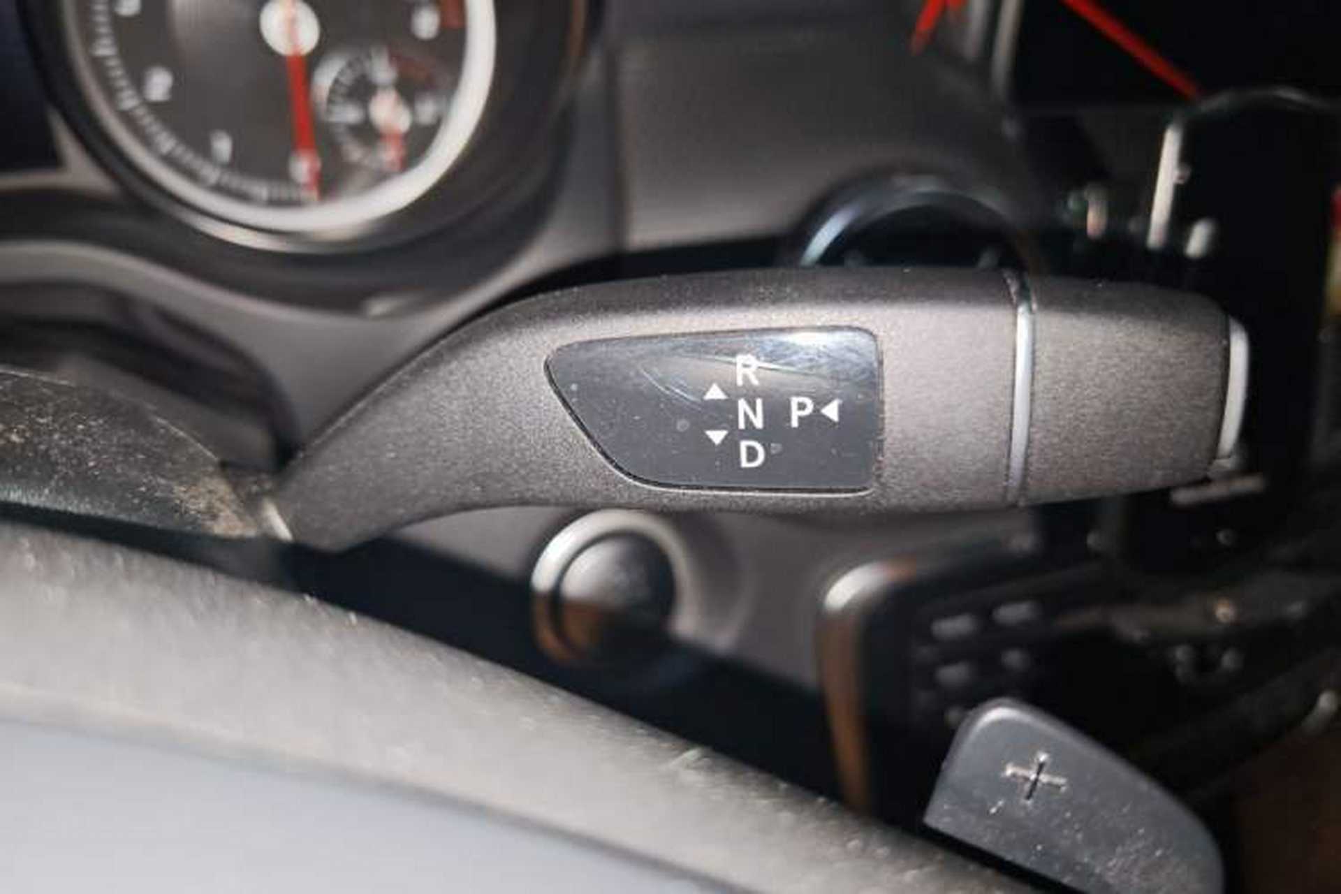 Used Mercedes-Benz GLA 2017 GLA 220 4MATIC Fashion Model Gear Lever