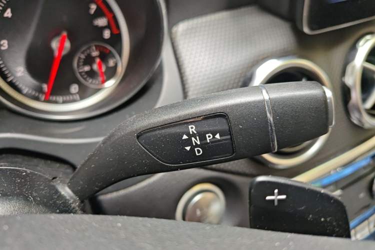 Used Mercedes-Benz GLA 2017 GLA 200 Fashion Model Gear Lever