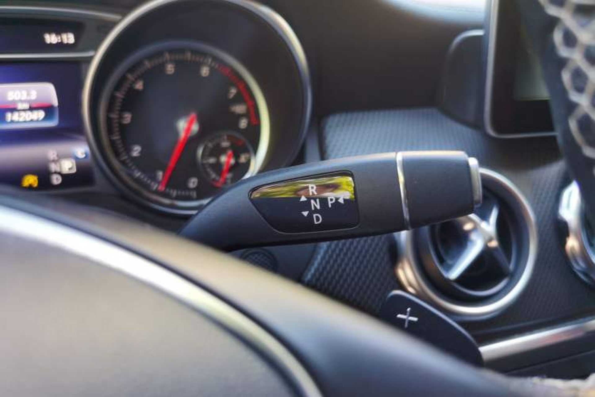 Used Mercedes-Benz GLA 2017 GLA 220 4MATIC Fashion Model Gear Lever