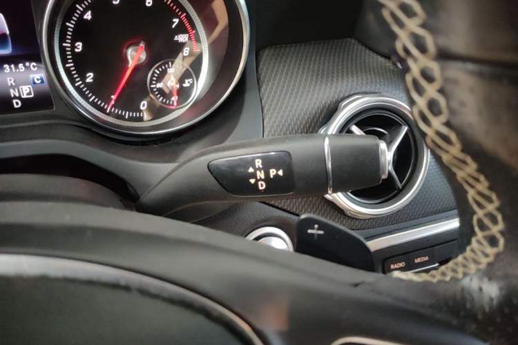 Used Mercedes-Benz GLA 2017 GLA 200 Fashion Model Gear Lever