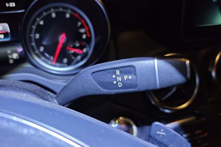 Used Mercedes-Benz GLA 2017 GLA 220 4MATIC Luxury Model Gear Lever
