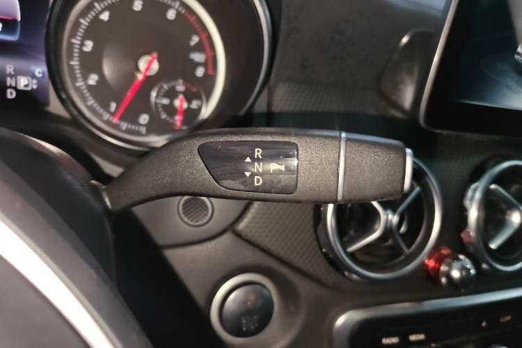 Used Mercedes-Benz GLA 2017 GLA 200 Fashion Model Gear Lever