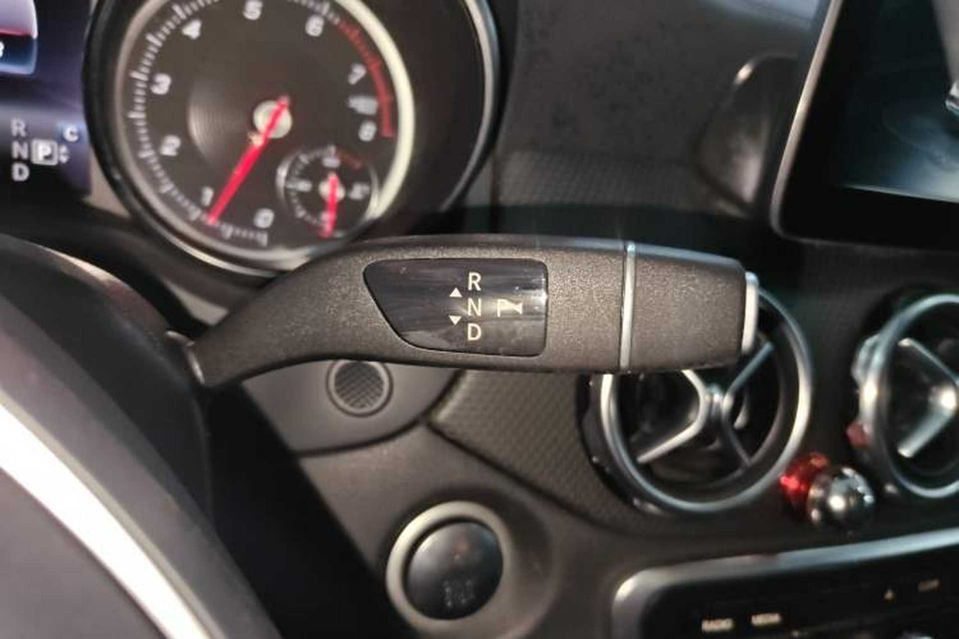 Used Mercedes-Benz GLA 2017 GLA 200 Fashion Model Gear Lever