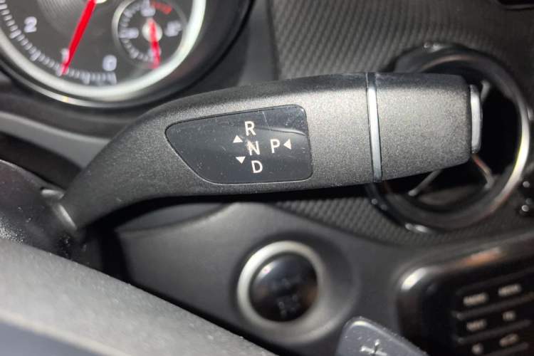 Used Mercedes-Benz GLA 2017 GLA 200 Fashion Model Gear Lever