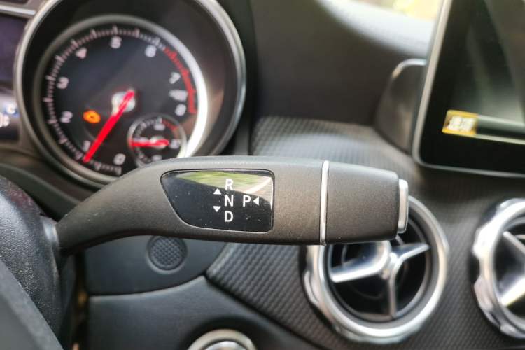 Used Mercedes-Benz GLA 2017 GLA 200 Fashion Model Gear Lever