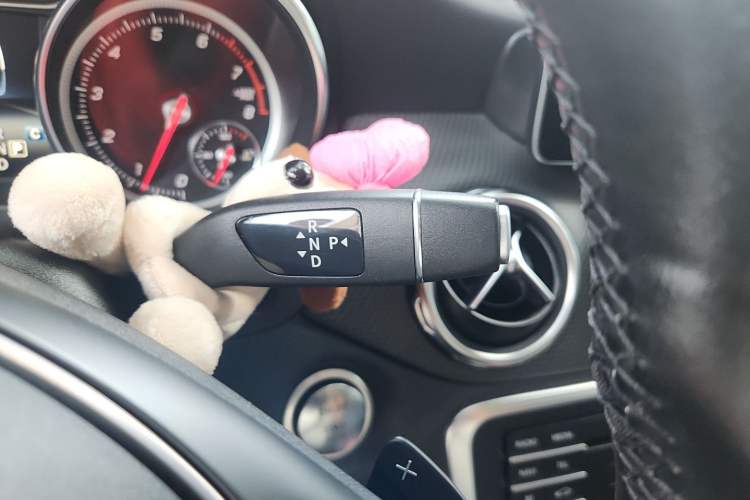 Used Mercedes-Benz GLA 2017 GLA 200 Fashion Model Gear Lever