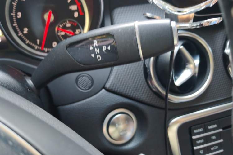 Used Mercedes-Benz GLA 2017 GLA 220 4MATIC Fashion Model Gear Lever