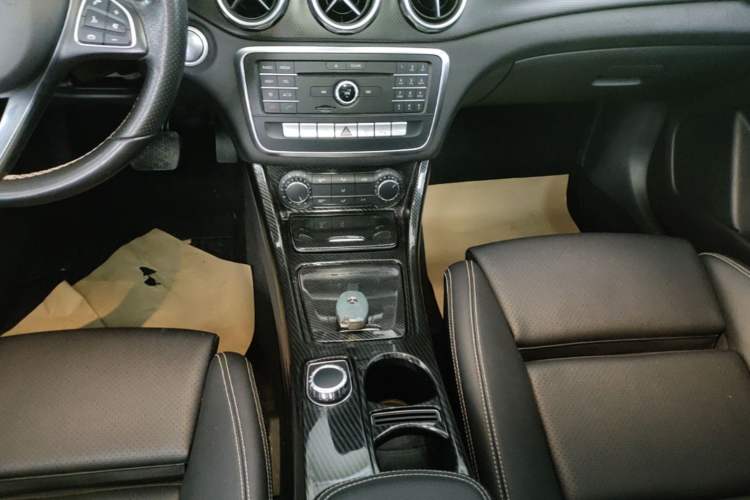 Used Mercedes-Benz GLA 2017 GLA 200 Fashion Model Gear Lever