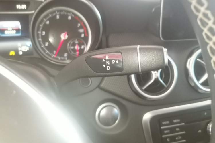 Used Mercedes-Benz GLA 2017 GLA 200 Fashion Model Gear Lever