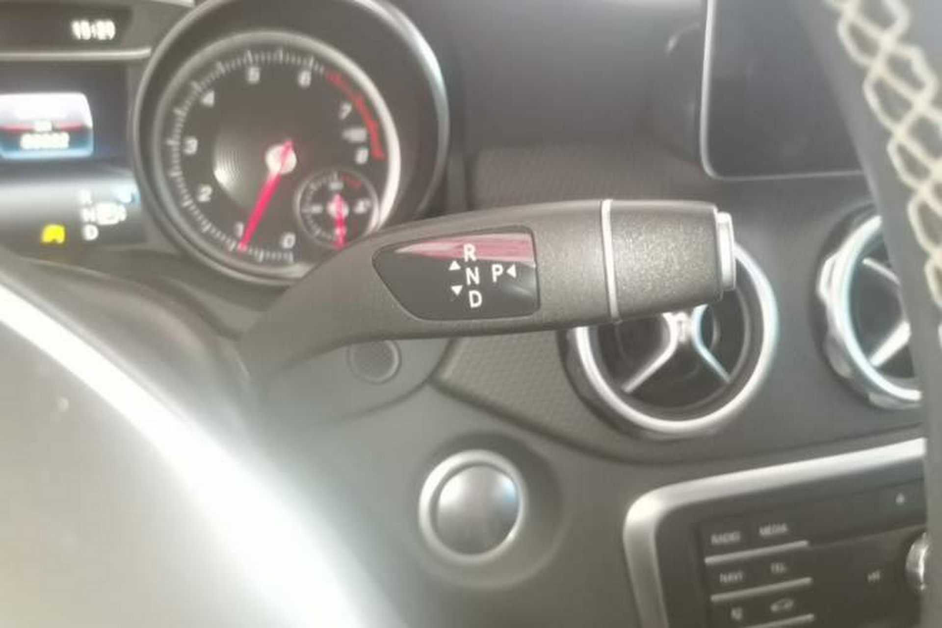 Used Mercedes-Benz GLA 2017 GLA 200 Fashion Model Gear Lever