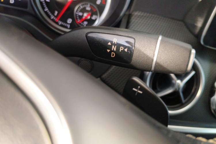 Used Mercedes-Benz GLA 2017 GLA 220 4MATIC Fashion Model Gear Lever