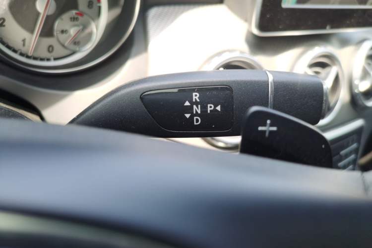Used Mercedes-Benz GLA  Gear Lever