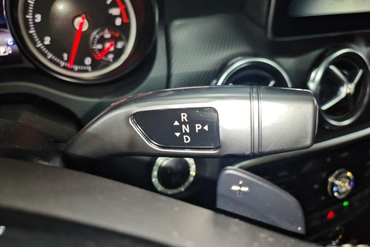 Used Mercedes-Benz GLA 2017 GLA 200 Fashion Model Gear Lever
