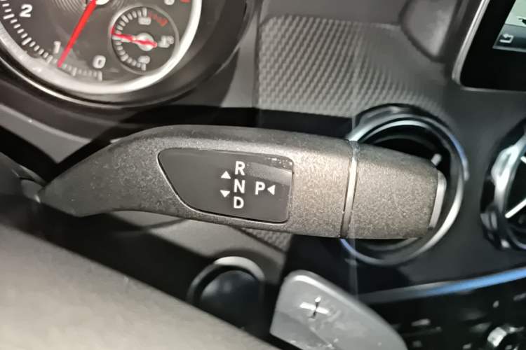 Used Mercedes-Benz GLA 2017 GLA 220 4MATIC Fashion Model Gear Lever