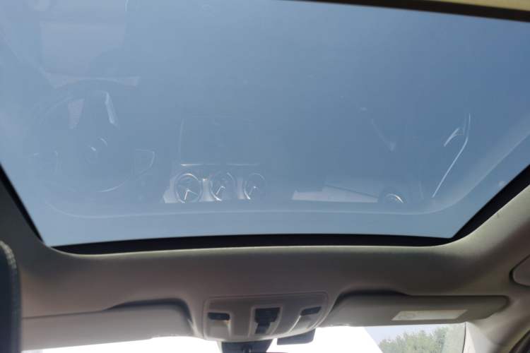 Used Mercedes-Benz GLA  Headliner