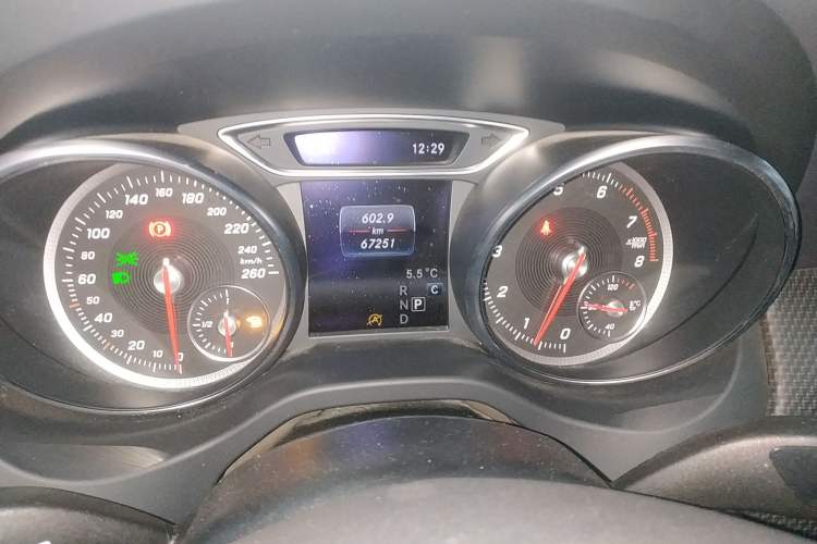 Used Mercedes-Benz GLA 2017 GLA 220 4MATIC Fashion Model Instrument Cluster