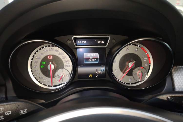 Used Mercedes-Benz GLA 2017 GLA 220 4MATIC Fashion Model Instrument Cluster