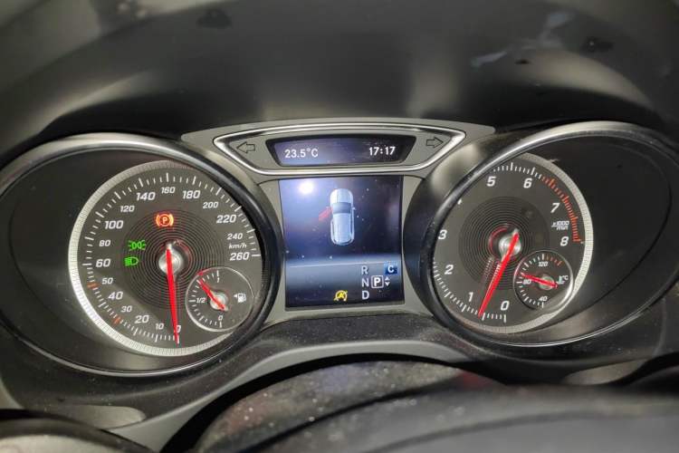 Used Mercedes-Benz GLA 2017 GLA 220 4MATIC Fashion Model Instrument Cluster