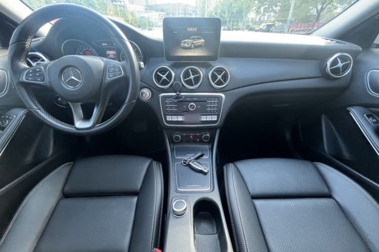 Used Mercedes-Benz GLA 2017 GLA 220 4MATIC Fashion Model Interior 1