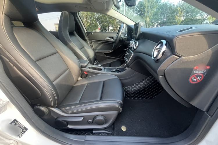 Used Mercedes-Benz GLA 2017 GLA 220 4MATIC Fashion Model Interior 10