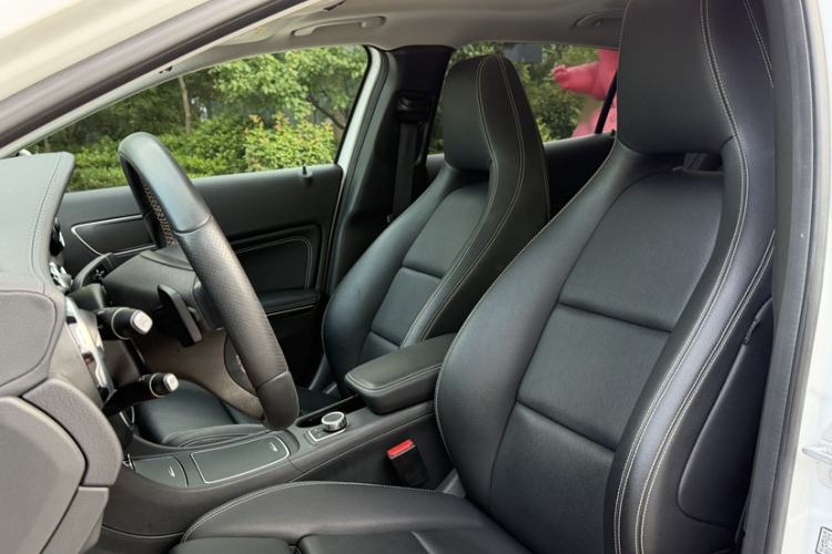 Used Mercedes-Benz GLA 2017 GLA 200 Fashion Model Interior 2