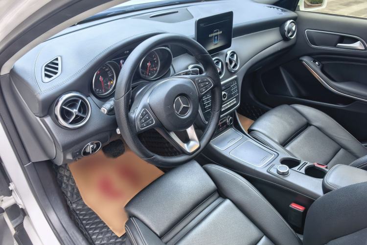 Used Mercedes-Benz GLA 2017 GLA 200 Fashion Model Interior 2