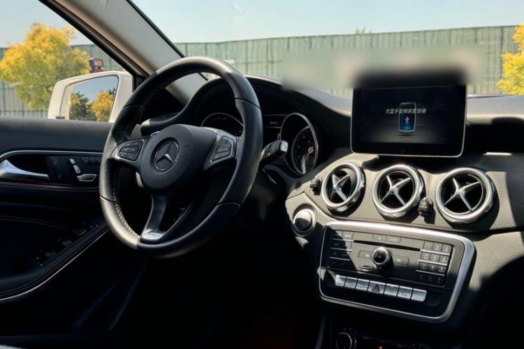 Used Mercedes-Benz GLA 2017 GLA 200 Sport Edition Interior 2
