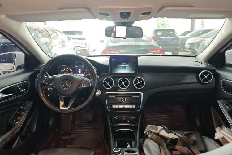 Used Mercedes-Benz GLA 2017 GLA 200 Sport Edition Interior 2