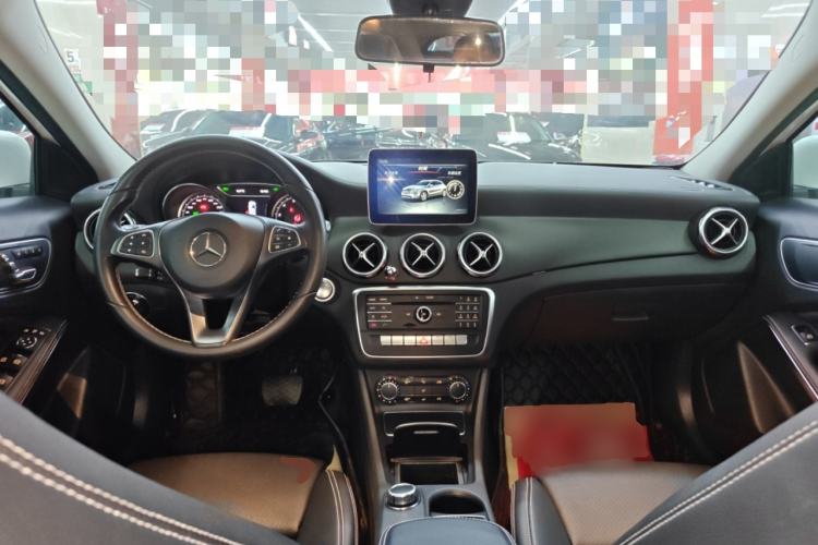 Used Mercedes-Benz GLA 2017 GLA 200 Fashion Model Interior 2