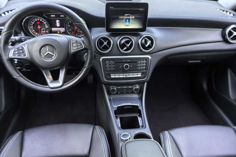 Used Mercedes-Benz GLA 2017 GLA 200 Fashion Model Interior 2