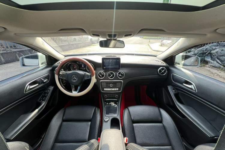 Used Mercedes-Benz GLA 2017 GLA 200 Fashion Model Interior 2