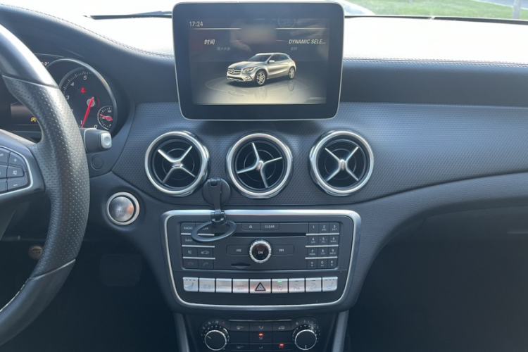 Used Mercedes-Benz GLA 2017 GLA 220 4MATIC Fashion Model Interior 3