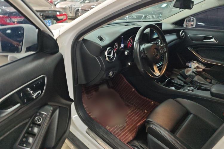 Used Mercedes-Benz GLA 2017 GLA 200 Sport Edition Interior 3