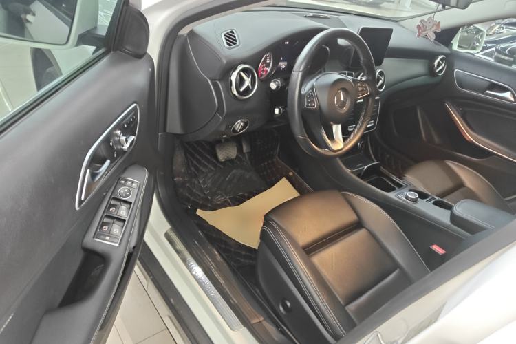Used Mercedes-Benz GLA 2017 GLA 200 Fashion Model Interior 3