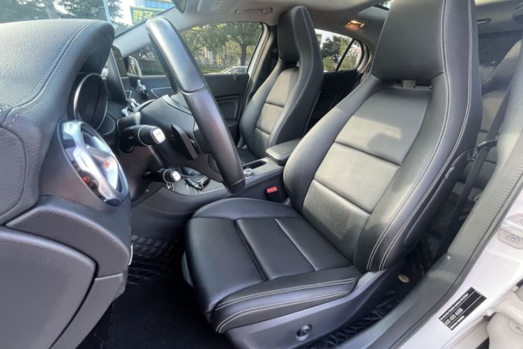 Used Mercedes-Benz GLA 2017 GLA 220 4MATIC Fashion Model Interior 4