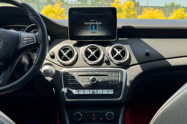 Used Mercedes-Benz GLA 2017 GLA 200 Sport Edition Interior 4