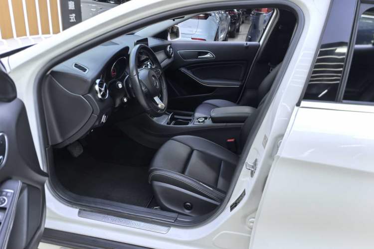 Used Mercedes-Benz GLA 2017 GLA 200 Fashion Model Interior 4