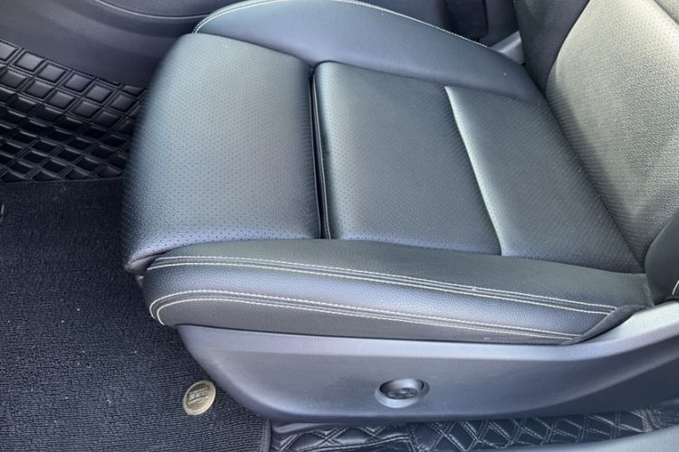 Used Mercedes-Benz GLA 2017 GLA 220 4MATIC Fashion Model Interior 5
