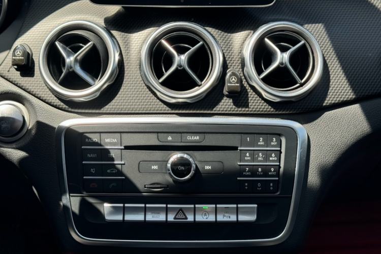 Used Mercedes-Benz GLA 2017 GLA 200 Sport Edition Interior 5