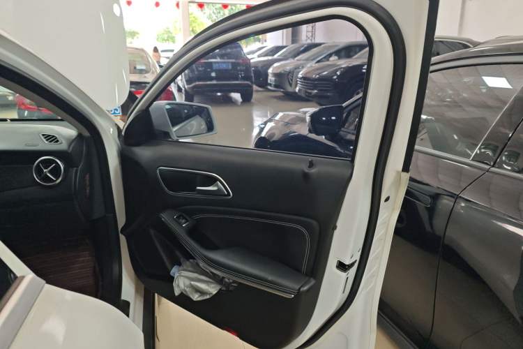Used Mercedes-Benz GLA 2017 GLA 200 Sport Edition Interior 5
