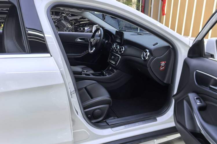 Used Mercedes-Benz GLA 2017 GLA 200 Fashion Model Interior 6