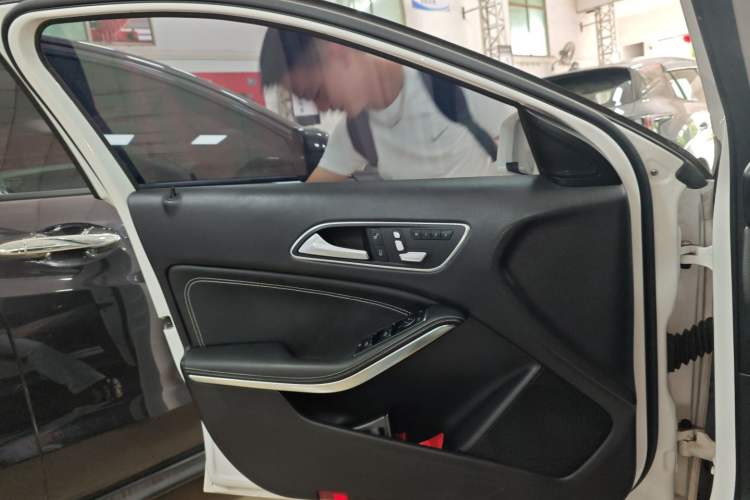 Used Mercedes-Benz GLA 2017 GLA 200 Sport Edition Interior 7