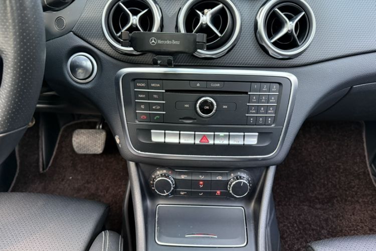 Used Mercedes-Benz GLA 2017 GLA 200 Sport Edition Interior 7