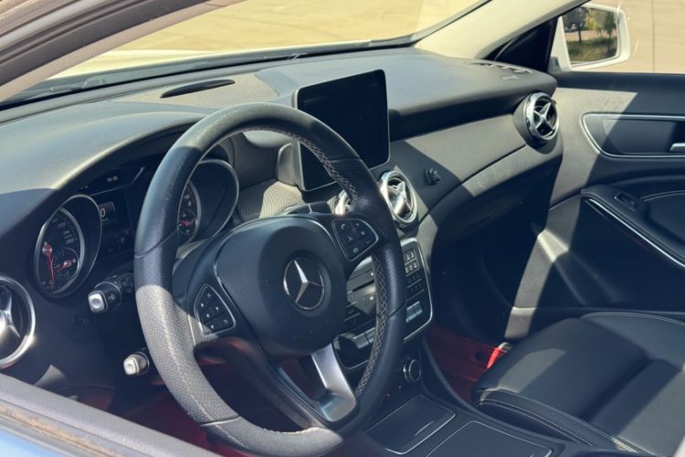 Used Mercedes-Benz GLA 2017 GLA 200 Sport Edition Interior 8