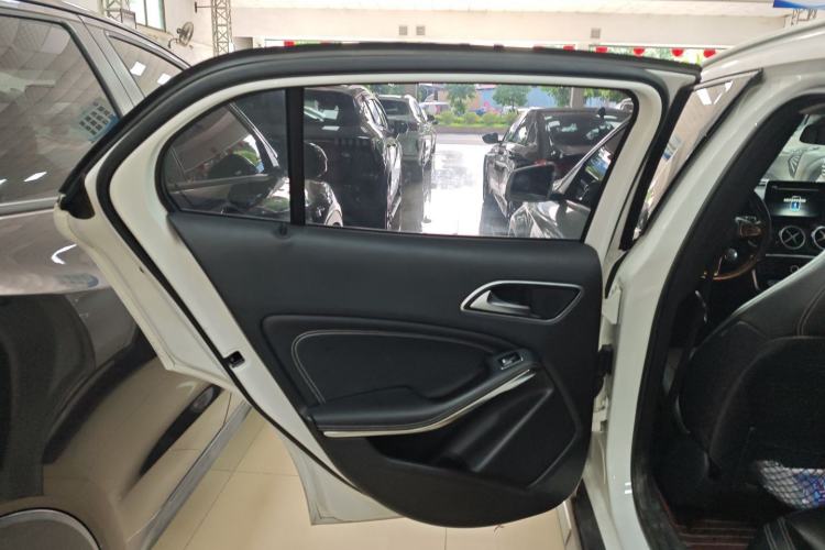 Used Mercedes-Benz GLA 2017 GLA 200 Sport Edition Interior 8