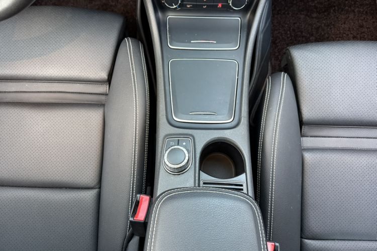 Used Mercedes-Benz GLA 2017 GLA 200 Sport Edition Interior 8
